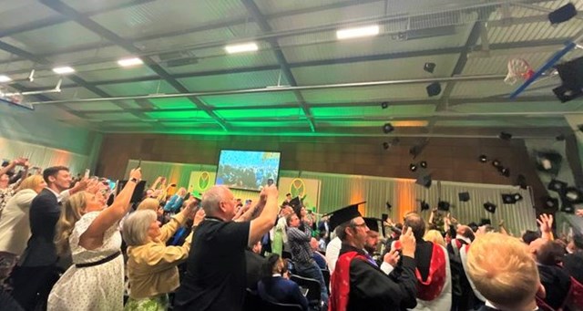 Grad Hat Throw