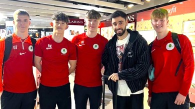 Myerscough football students meet Manchester United star Bruno Fernandes during their trip to Portugal